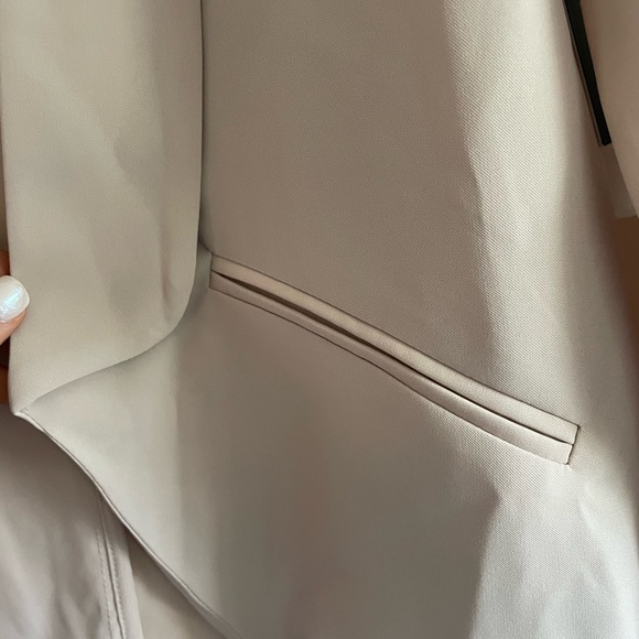 ✨📋 Lulu’s Miss Punctuality Taupe Lightweight Blazer - S📋✨ - Picture 9 of 11